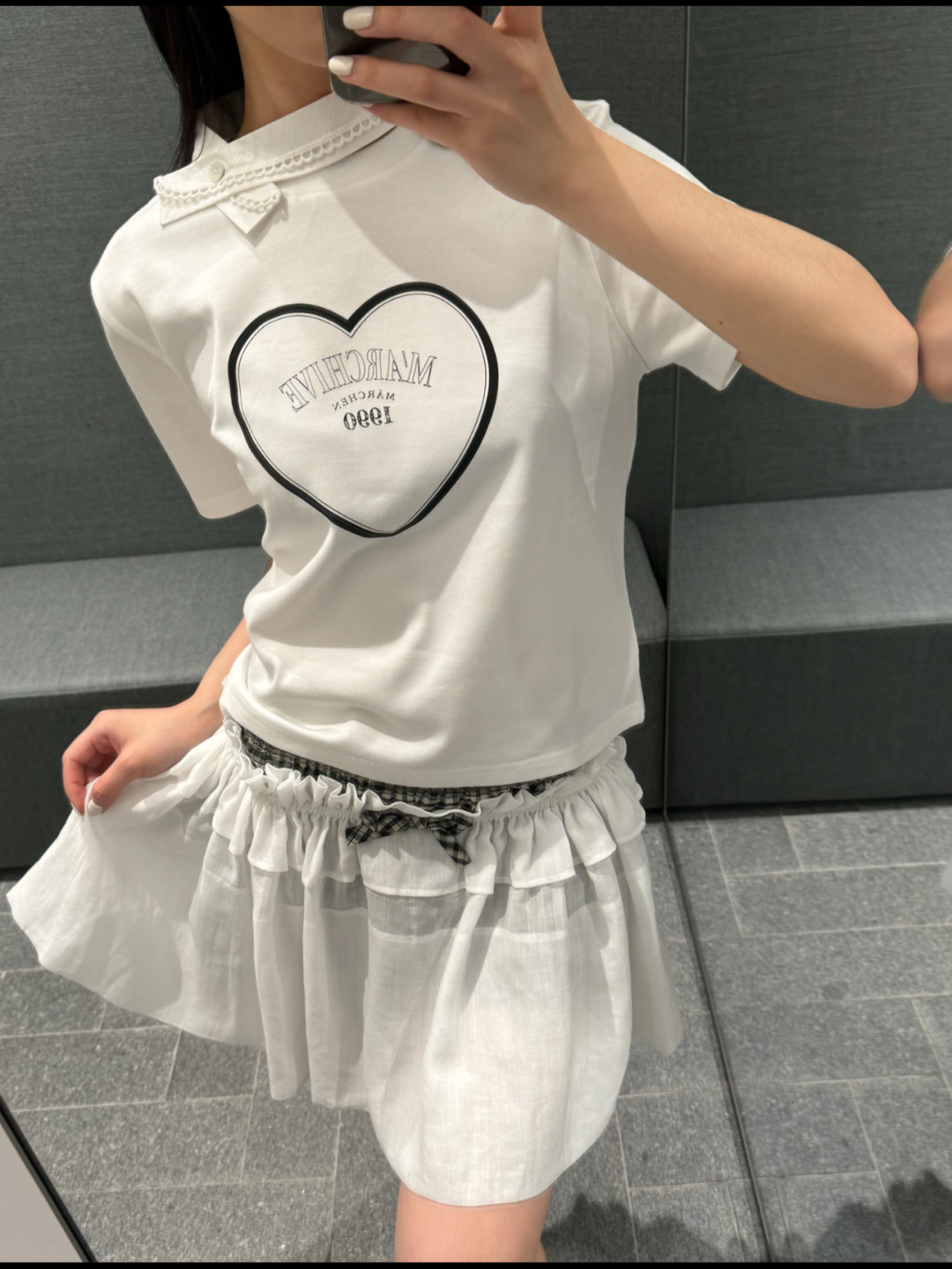 NO:423646,Romantic narrative of the petal skirt, the double-layer design short skirt blooms in elegant curves with the petal pleated skirt, and the detachable black and white plaid safety pants combine beauty and practicality.,,skirts,alexander wang19860909花瓣裙摆的浪漫叙事,双层设计的短裙以花瓣褶皱裙摆绽放优雅弧度,可拆卸的黑白格纹安全裤兼顾美观与实用.,,skirts,alexander wang,Women's clothing