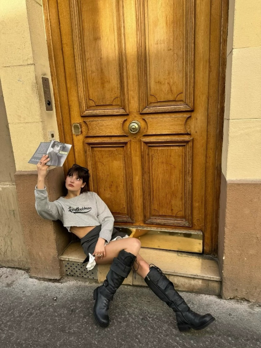 NO:421946,Gray suit fabric and white double-layer ruffles meet at the hem of the skirt, high waist A-shaped cut out the elegant figure., skirts, business suit, alexander wang19860909灰色西装面料与白色双层荷叶边在裙摆处相遇,高腰A字剪裁勾勒出优雅身形.,,skirts,business suit,alexander wang,Women's clothing