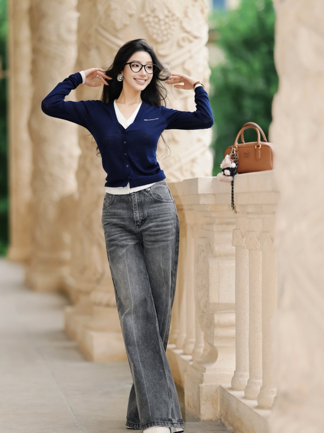 NO:479620,aThis contrasting two-piece double-bowl V-neck slim-fit knitted button cardigan, made of wool, is absolutely 'warm + fashionable' dual responsibility!  ,alexander wang19860909a这件撞色假两件双门襟V领修身针织纽扣开衫,羊毛材质,妥妥“保暖+时髦”双担当！,,alexander wang,Women's clothing