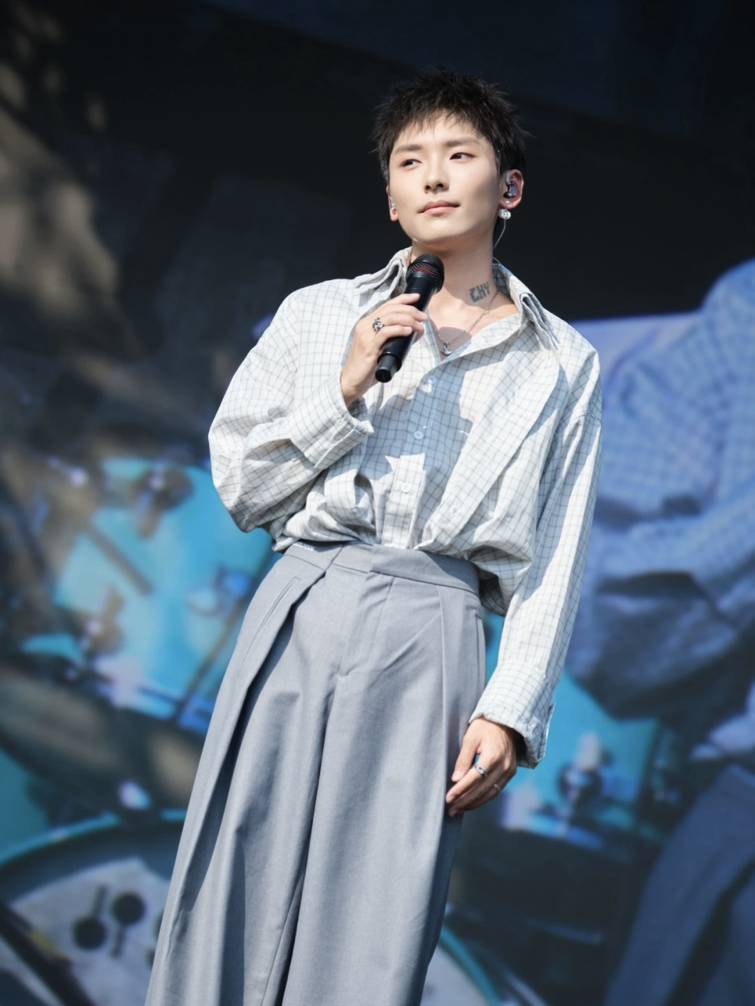 NO:481039,a hidden flesh and straight legs and one-sided waist folding and deconstructed design, niche and non-similar style, easy to grasp the fashionable feeling~ the fabric is crisp and textured, alexander wang19860909a藏肉又显腿直单边腰头折叠解构设计,小众不撞款,轻松拿捏时髦感~面料挺括有质感,,alexander wang,Women's clothing