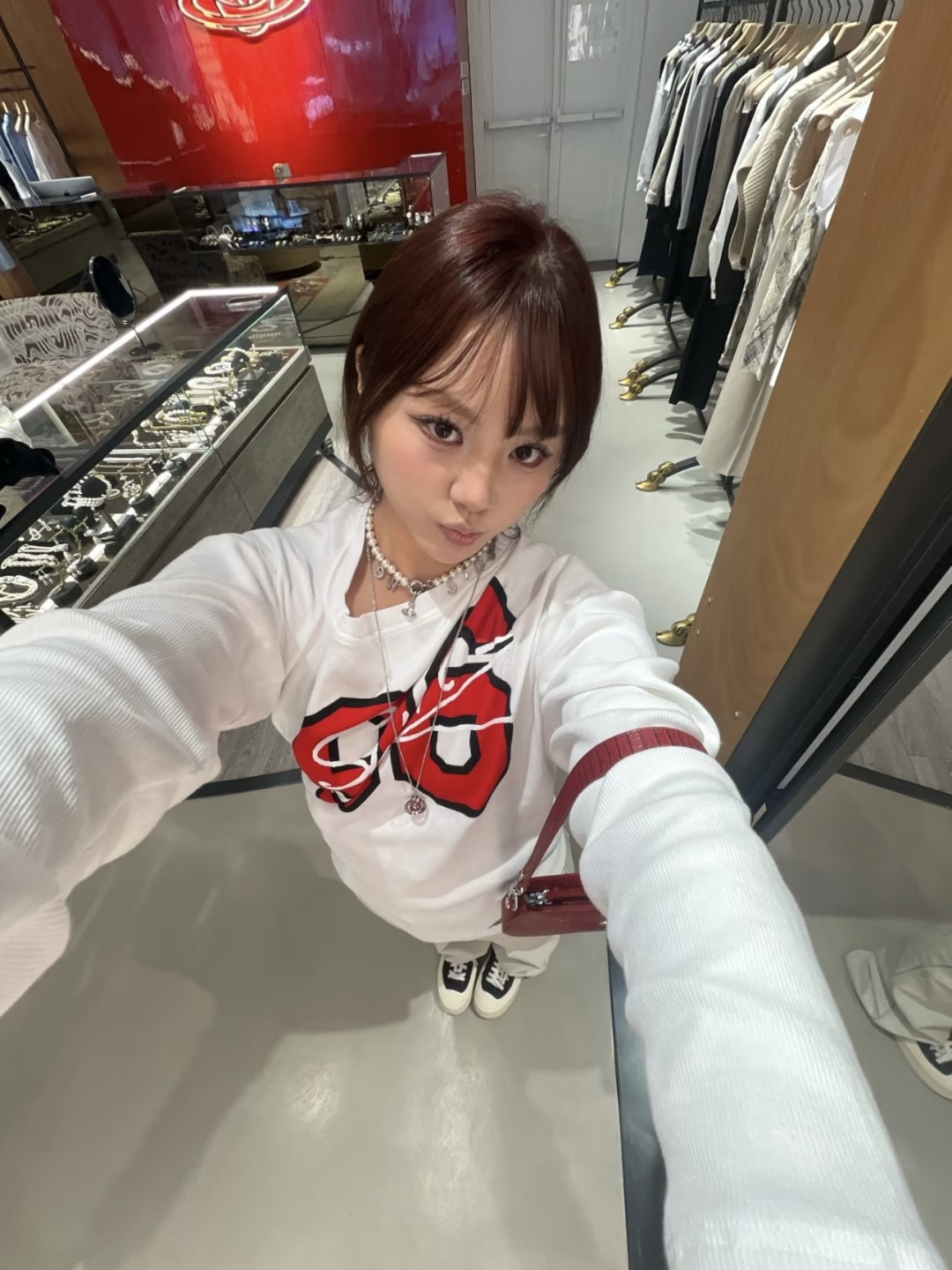 비비안웨스트우드 그래피티 프린트 오프숄더 긴팔 티셔츠 138936 썸네일 이미지