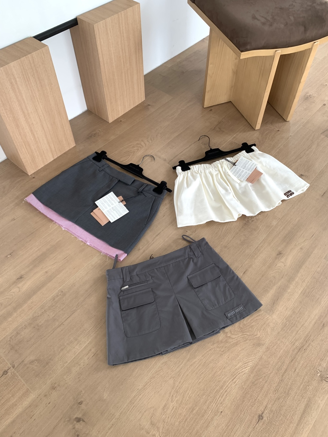 미우미우 26SS 여성 스커트 132844 Miu Miu Skirt 썸네일 이미지
