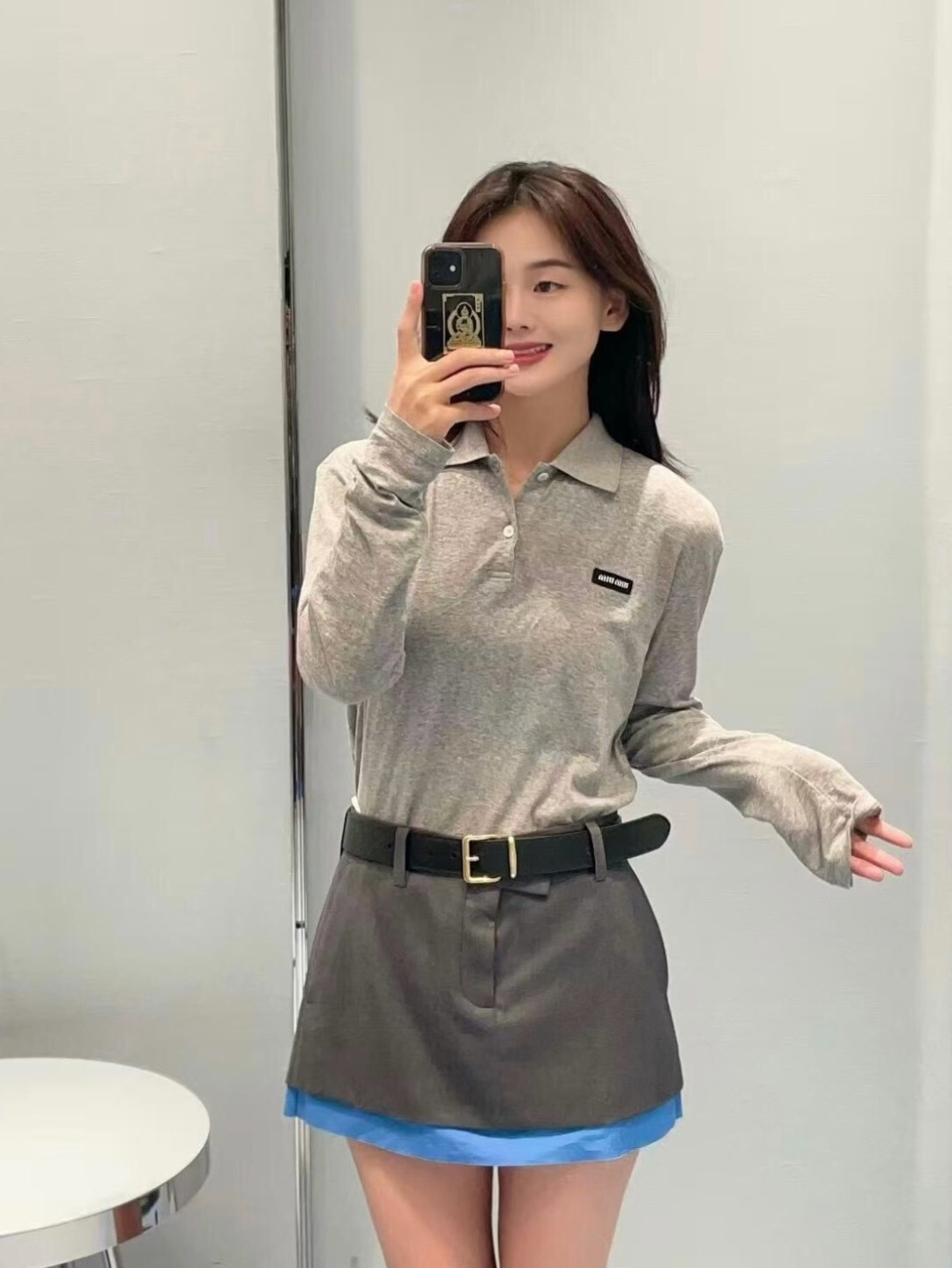 미우미우 숏 폴로 카라 루즈핏 긴팔 티셔츠 26SS 상세 이미지 9