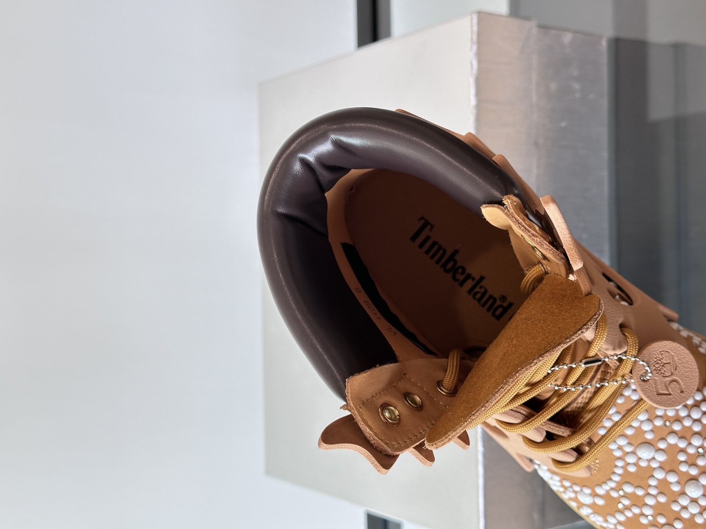   Timberland👟  Pharrell新系列风格的大黄靴格外闪耀🪩Mattias Gollin 