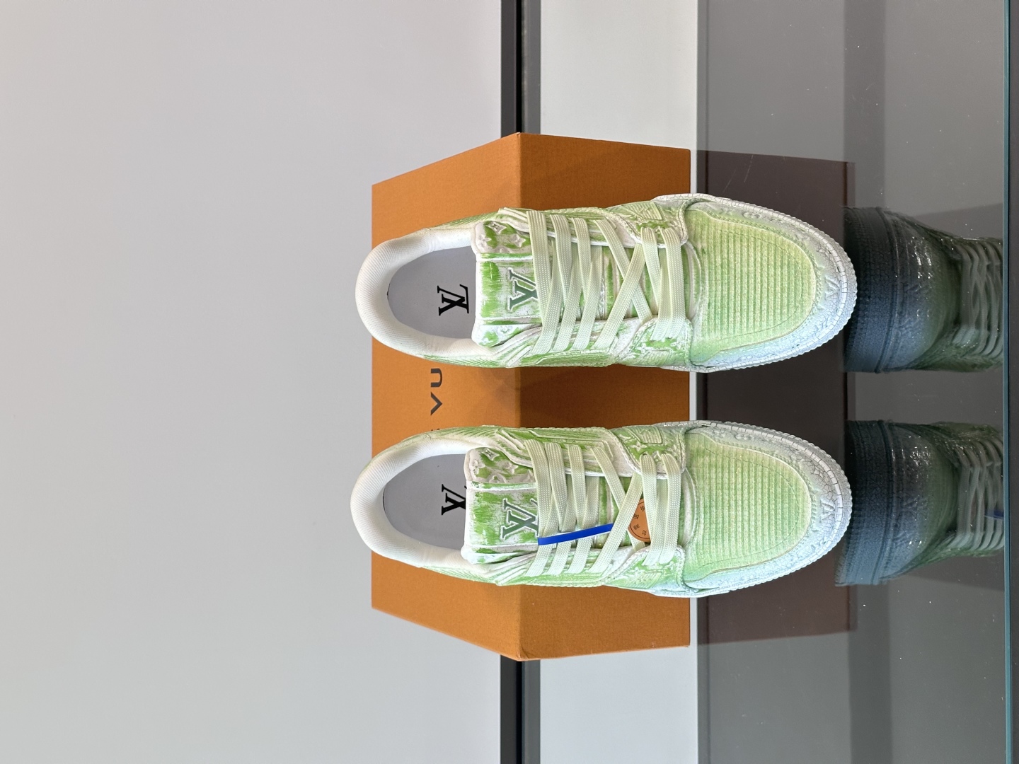 ◾️▫️L 奢品Trainer情侣款👫休闲运动鞋 ，运动鞋记录设计师 Virgil Abloh 由复古篮