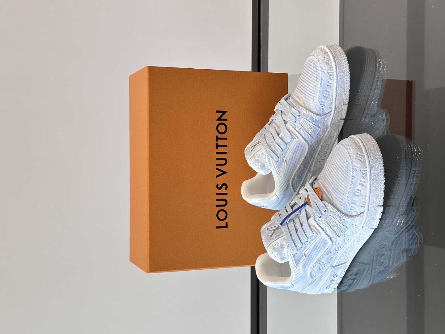 ◾️▫️L 奢品Trainer情侣款👫休闲运动鞋 ，运动鞋记录设计师 Virgil Abloh 由复古篮