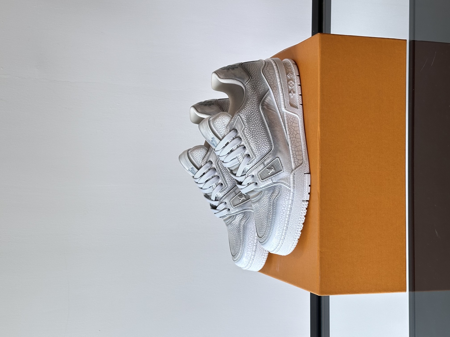 ◾️▫️L 奢品Trainer休闲运动鞋 ，运动鞋记录设计师 Virgil Abloh 由复古篮球鞋激发