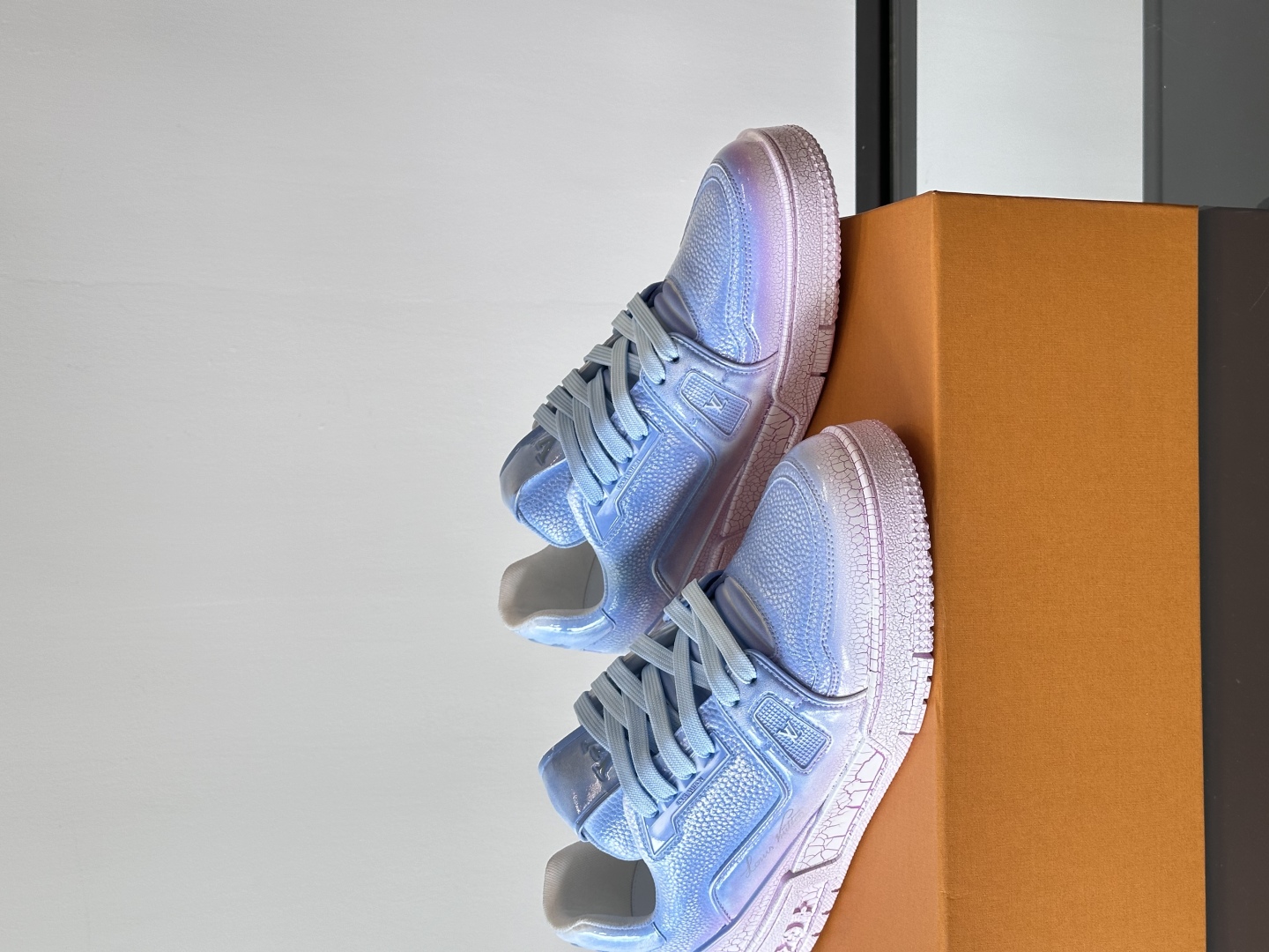 ◾️▫️L 奢品Trainer休闲运动鞋 ，运动鞋记录设计师 Virgil Abloh 由复古篮球鞋激发