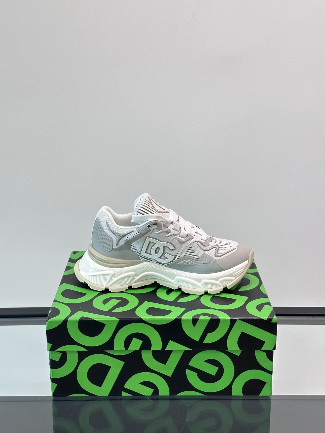 ◾️▫️DG高端精品休闲运动鞋👟！牛皮拼网面设计时尚百搭，鞋舌金属logo可为各式造型增光添彩。塑造独具
