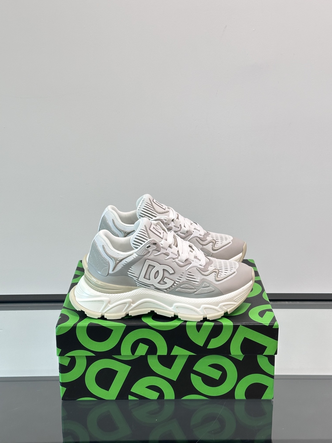 ◾️▫️DG高端精品休闲运动鞋👟！牛皮拼网面设计时尚百搭，鞋舌金属logo可为各式造型增光添彩。塑造独具