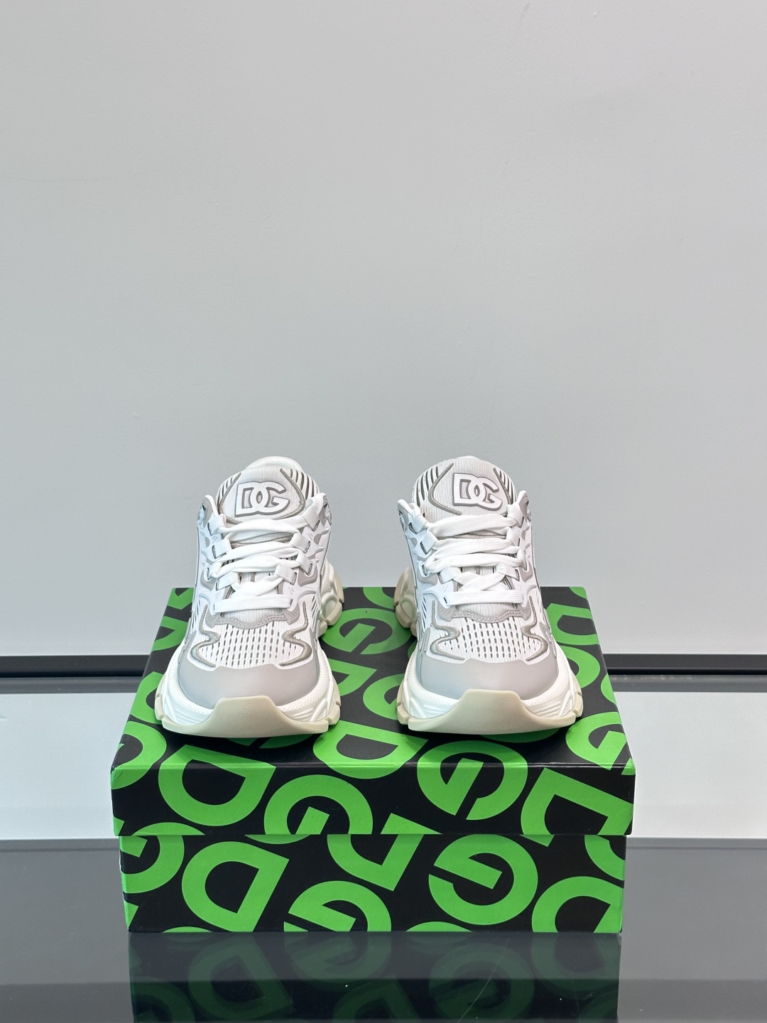 ◾️▫️DG高端精品休闲运动鞋👟！牛皮拼网面设计时尚百搭，鞋舌金属logo可为各式造型增光添彩。塑造独具
