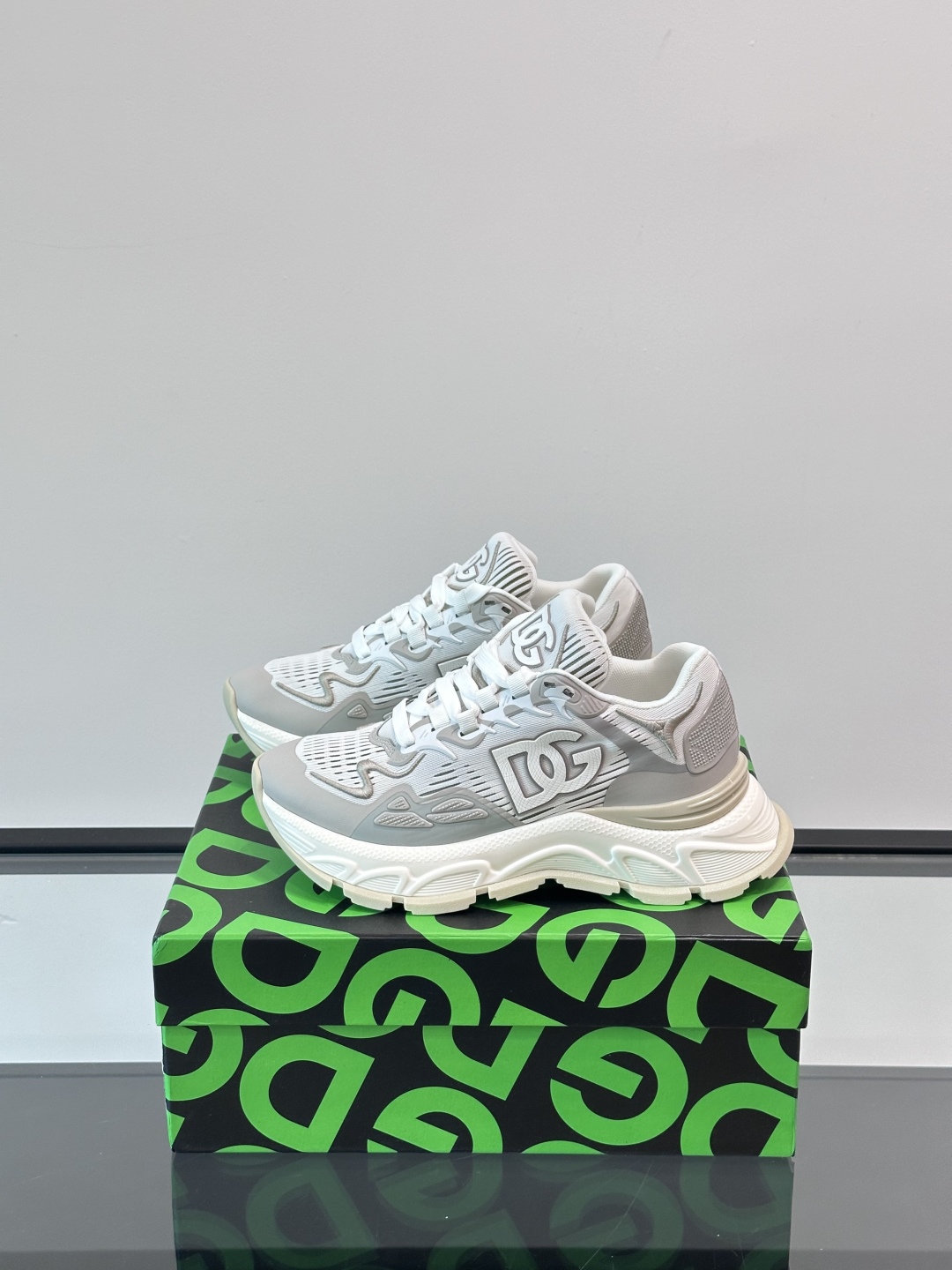 ◾️▫️DG高端精品休闲运动鞋👟！牛皮拼网面设计时尚百搭，鞋舌金属logo可为各式造型增光添彩。塑造独具