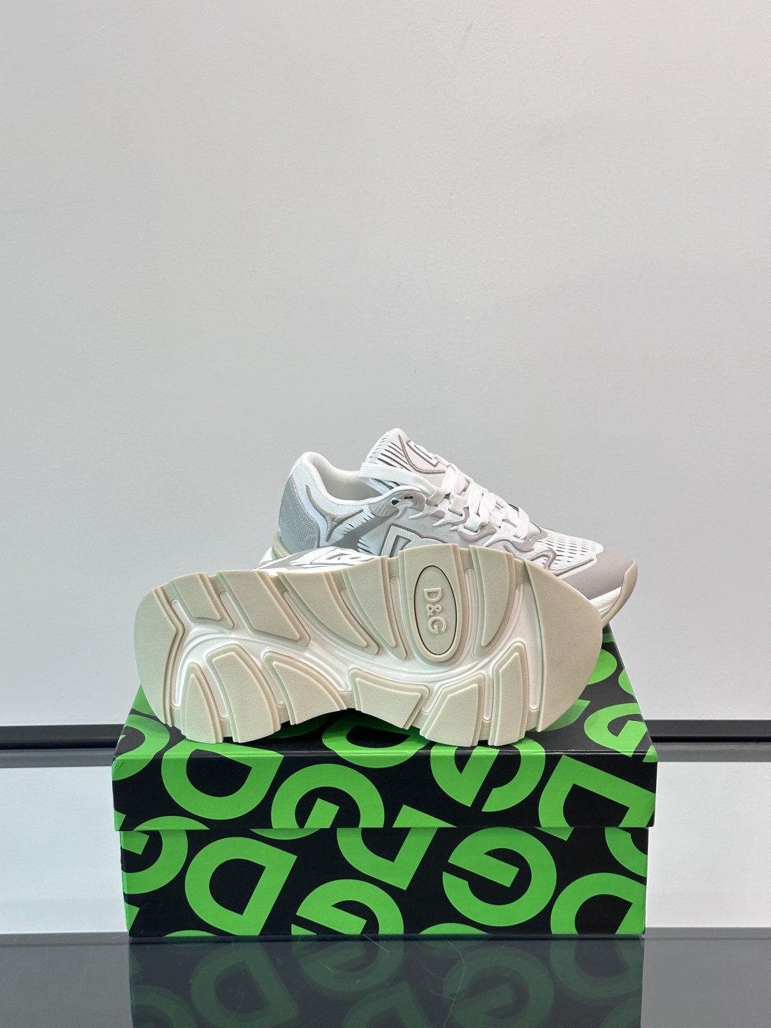 ◾️▫️DG高端精品休闲运动鞋👟！牛皮拼网面设计时尚百搭，鞋舌金属logo可为各式造型增光添彩。塑造独具