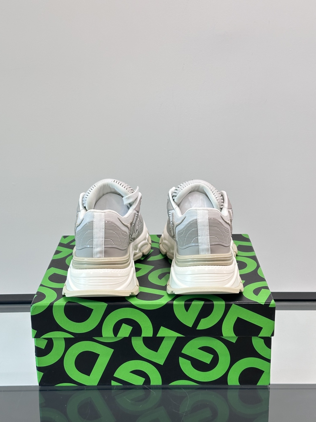 ◾️▫️DG高端精品休闲运动鞋👟！牛皮拼网面设计时尚百搭，鞋舌金属logo可为各式造型增光添彩。塑造独具