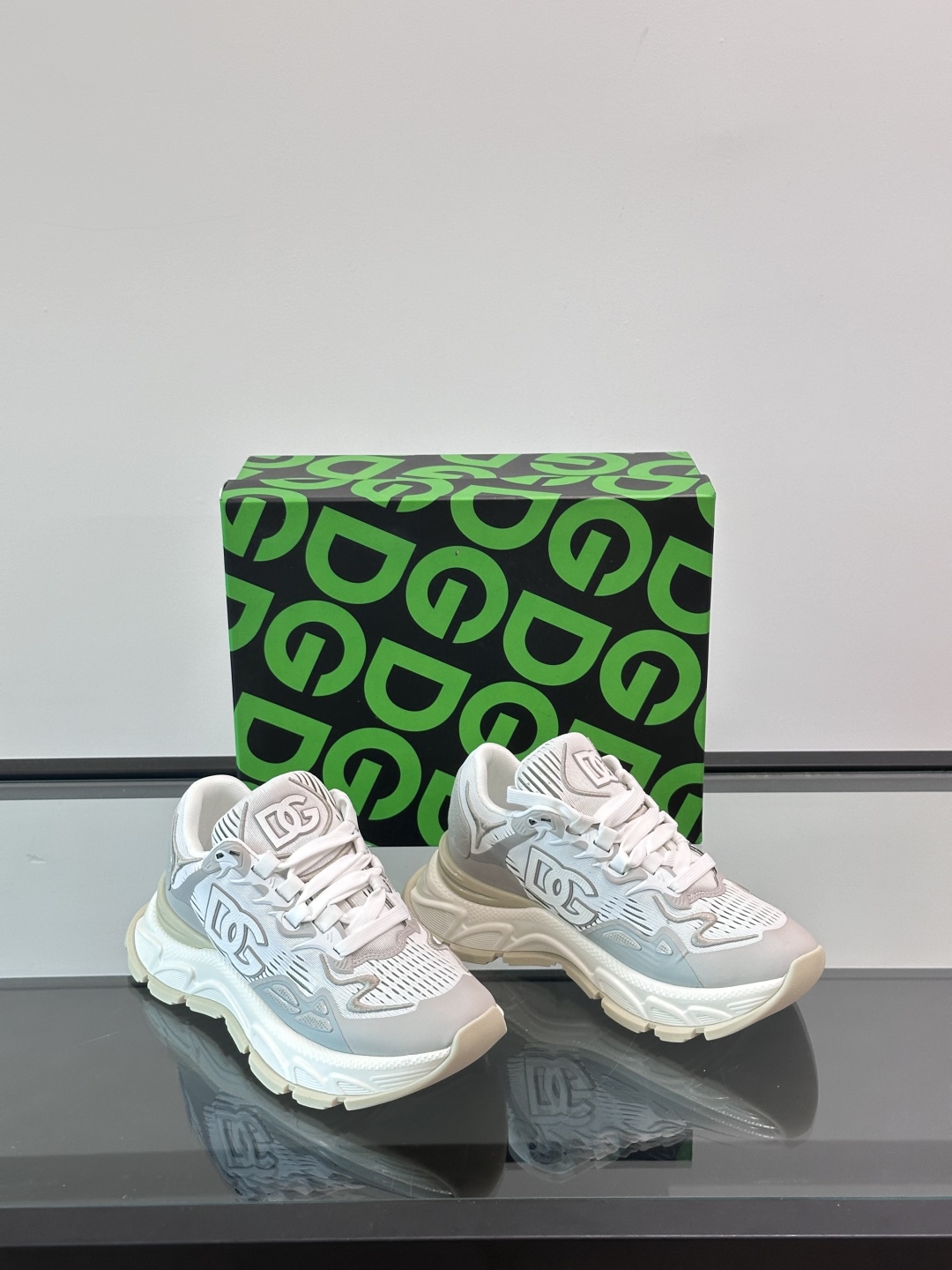 ◾️▫️DG高端精品休闲运动鞋👟！牛皮拼网面设计时尚百搭，鞋舌金属logo可为各式造型增光添彩。塑造独具