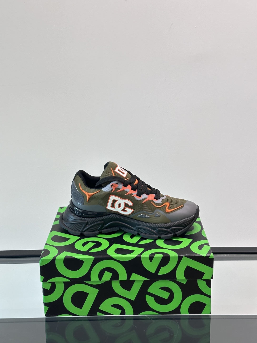 ◾️▫️DG高端精品休闲运动鞋👟！牛皮拼网面设计时尚百搭，鞋舌金属logo可为各式造型增光添彩。塑造独具