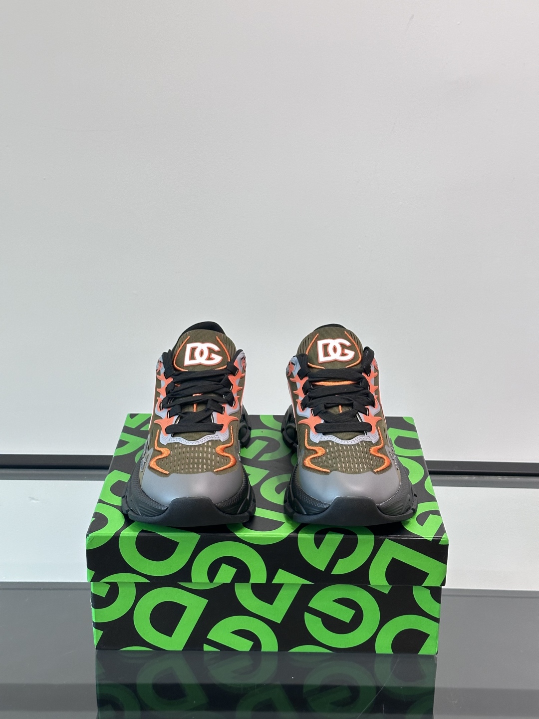 ◾️▫️DG高端精品休闲运动鞋👟！牛皮拼网面设计时尚百搭，鞋舌金属logo可为各式造型增光添彩。塑造独具