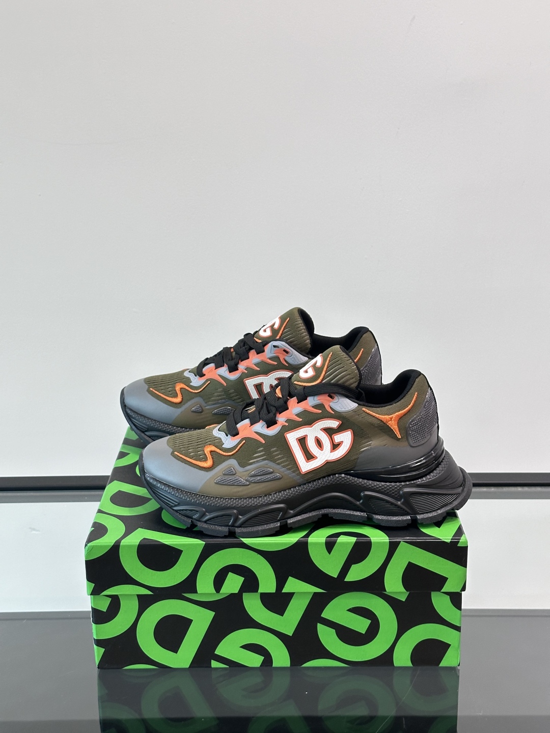 ◾️▫️DG高端精品休闲运动鞋👟！牛皮拼网面设计时尚百搭，鞋舌金属logo可为各式造型增光添彩。塑造独具