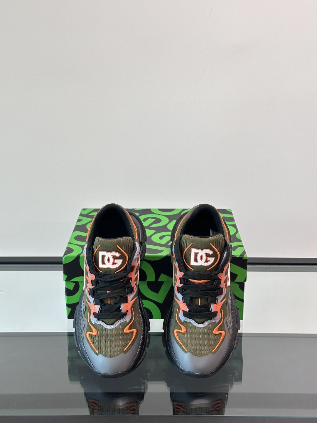 ◾️▫️DG高端精品休闲运动鞋👟！牛皮拼网面设计时尚百搭，鞋舌金属logo可为各式造型增光添彩。塑造独具
