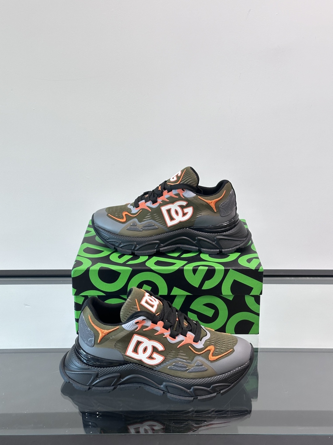 ◾️▫️DG高端精品休闲运动鞋👟！牛皮拼网面设计时尚百搭，鞋舌金属logo可为各式造型增光添彩。塑造独具