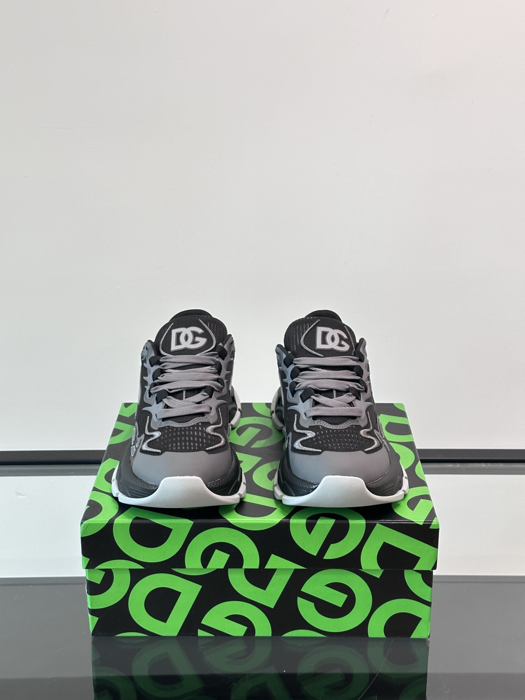 ◾️▫️DG高端精品休闲运动鞋👟！牛皮拼网面设计时尚百搭，鞋舌金属logo可为各式造型增光添彩。塑造独具