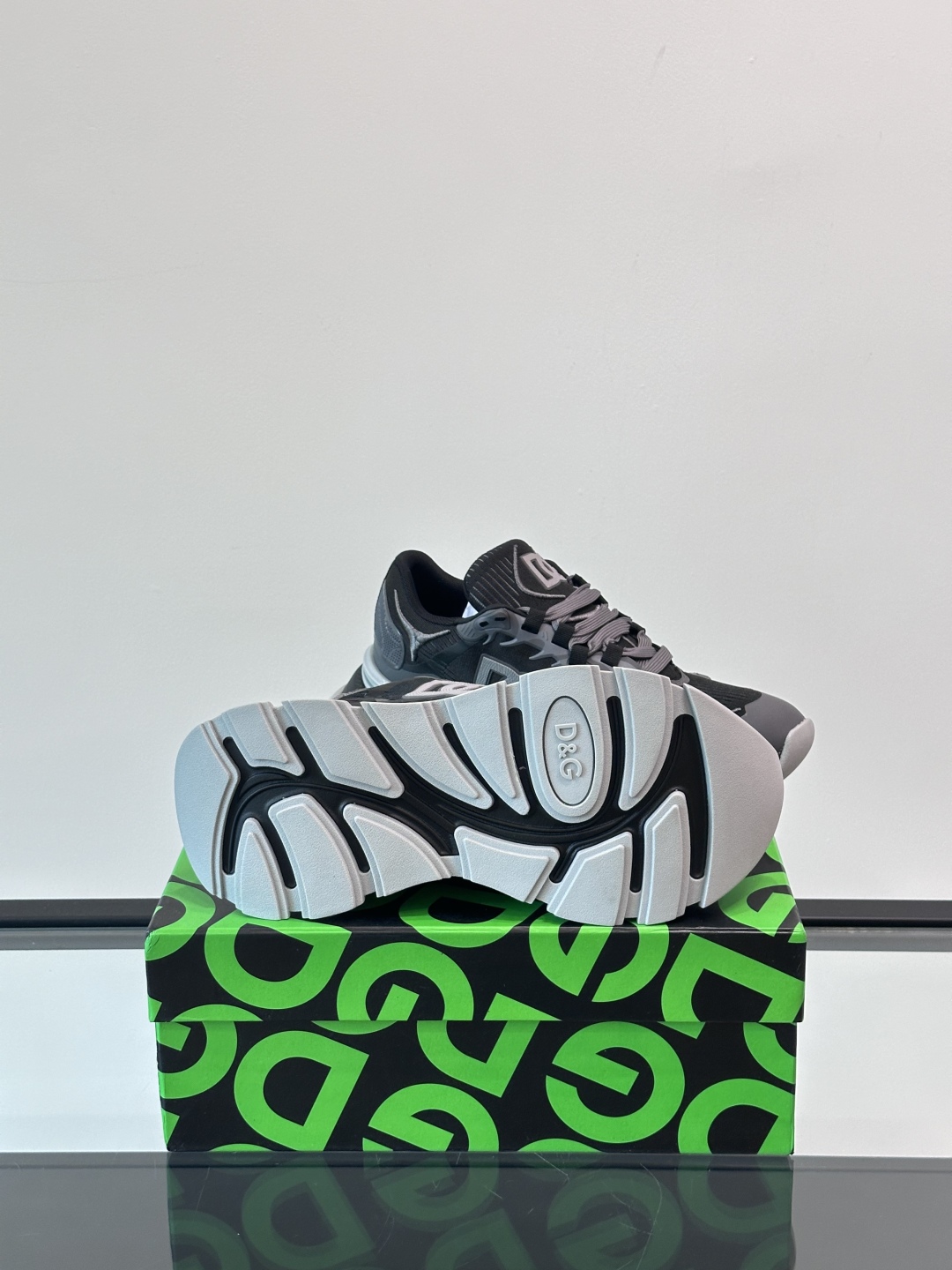 ◾️▫️DG高端精品休闲运动鞋👟！牛皮拼网面设计时尚百搭，鞋舌金属logo可为各式造型增光添彩。塑造独具