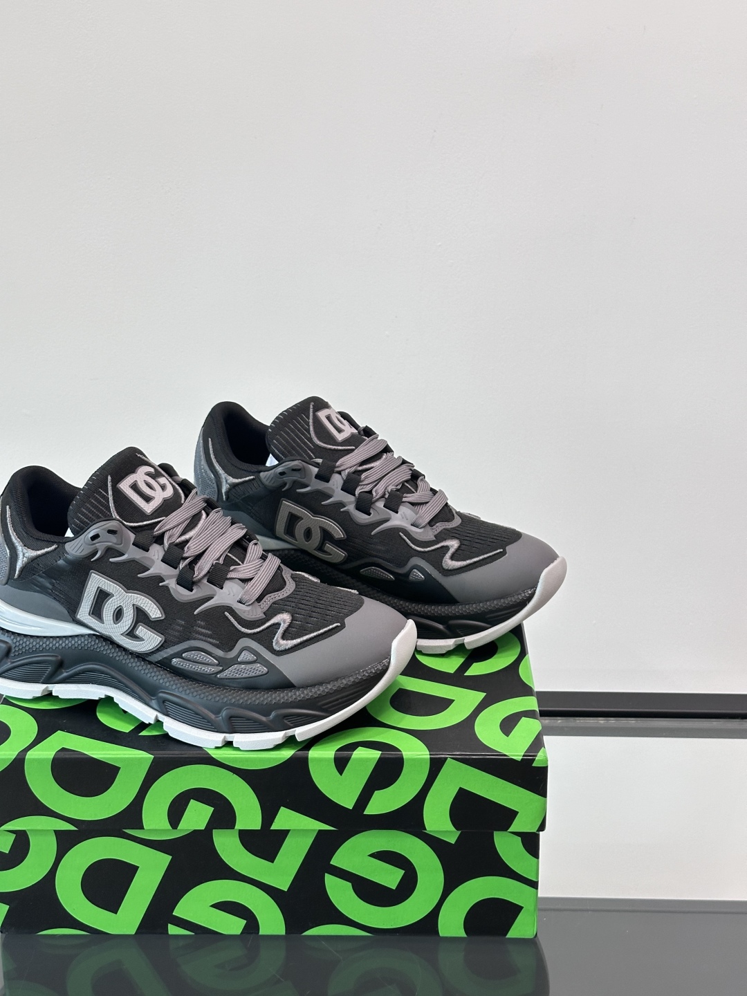◾️▫️DG高端精品休闲运动鞋👟！牛皮拼网面设计时尚百搭，鞋舌金属logo可为各式造型增光添彩。塑造独具