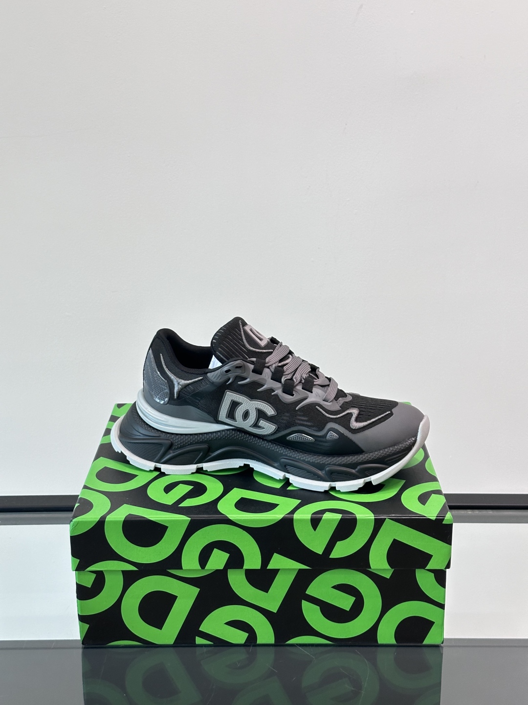 ◾️▫️DG高端精品休闲运动鞋👟！牛皮拼网面设计时尚百搭，鞋舌金属logo可为各式造型增光添彩。塑造独具