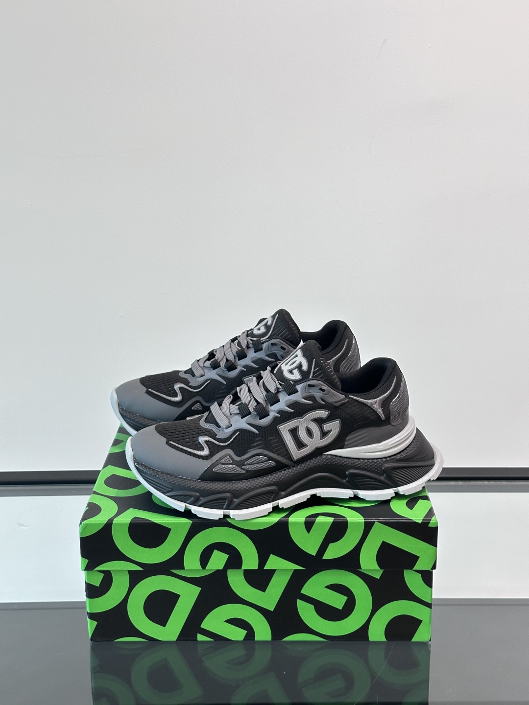 ◾️▫️DG高端精品休闲运动鞋👟！牛皮拼网面设计时尚百搭，鞋舌金属logo可为各式造型增光添彩。塑造独具