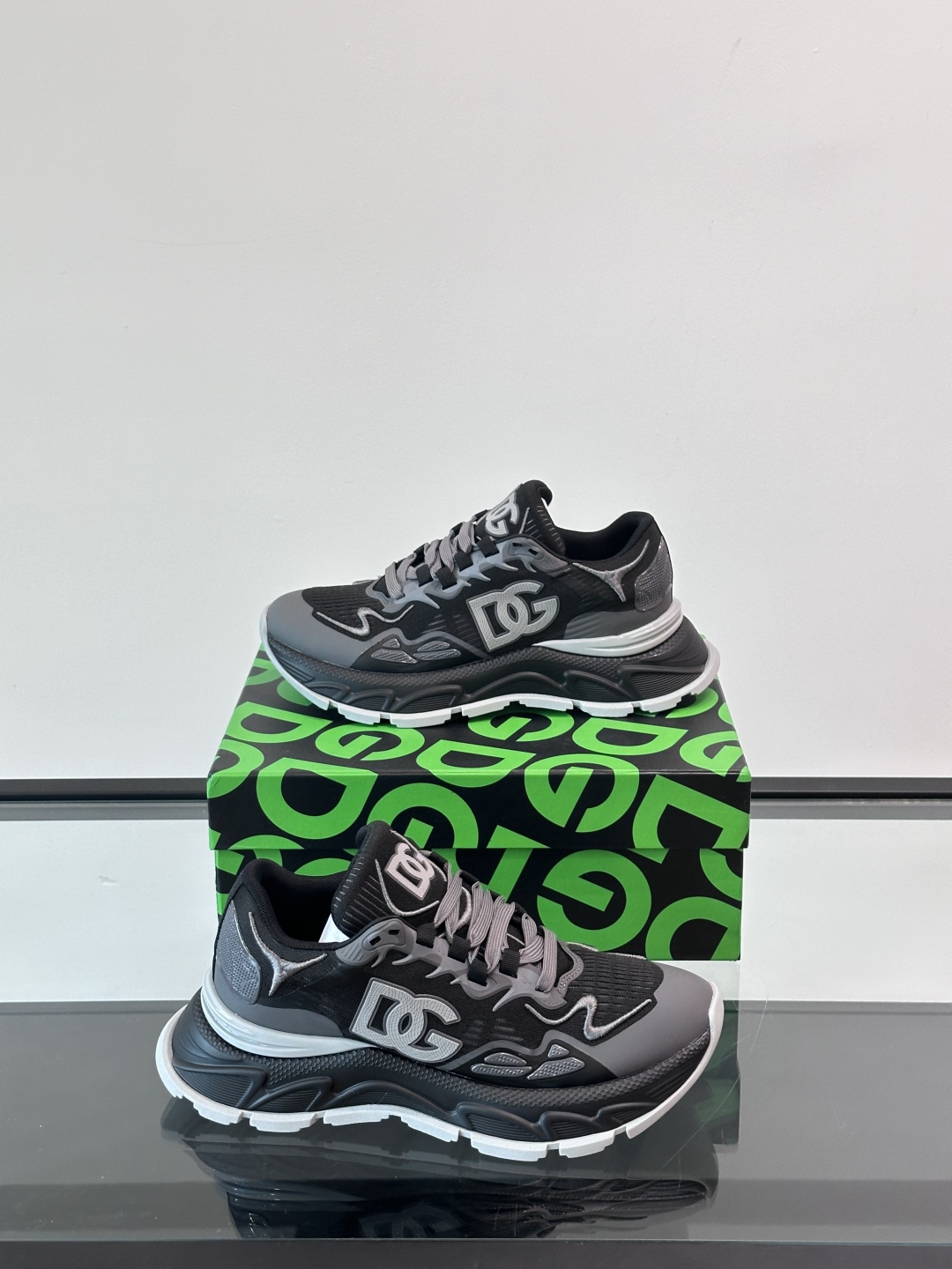 ◾️▫️DG高端精品休闲运动鞋👟！牛皮拼网面设计时尚百搭，鞋舌金属logo可为各式造型增光添彩。塑造独具