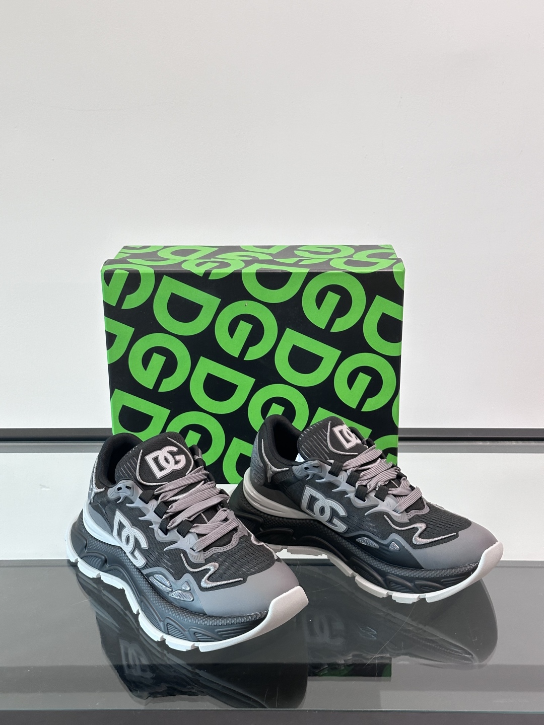 ◾️▫️DG高端精品休闲运动鞋👟！牛皮拼网面设计时尚百搭，鞋舌金属logo可为各式造型增光添彩。塑造独具