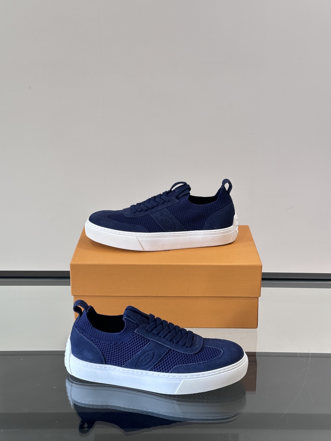 TOD'S/托德斯 新系列拼接网面运动鞋出货，莞产原材料猛货！这款运动鞋以绒面翻毛皮拼接透气织物网面制成