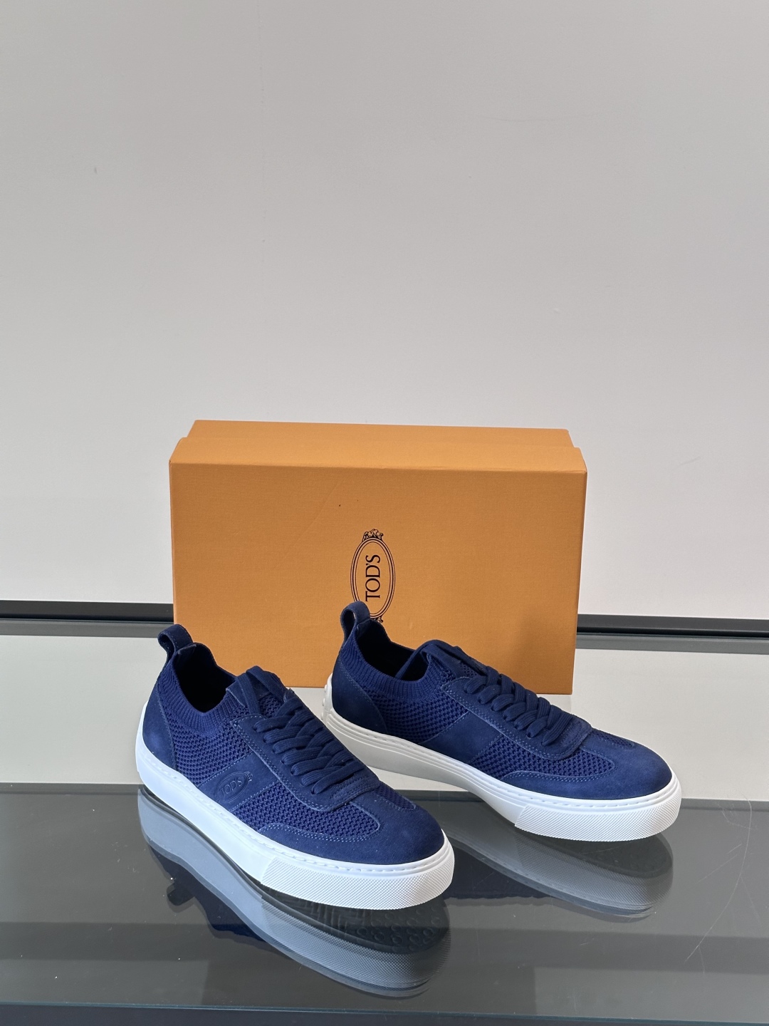 TOD'S/托德斯 新系列拼接网面运动鞋出货，莞产原材料猛货！这款运动鞋以绒面翻毛皮拼接透气织物网面制成