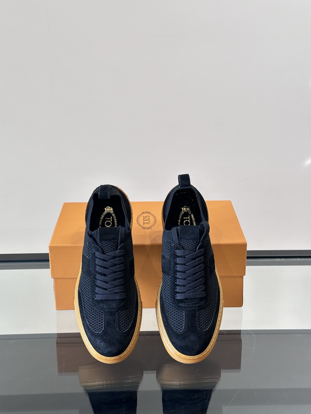 TOD'S/托德斯 新系列拼接网面运动鞋出货，莞产原材料猛货！这款运动鞋以绒面翻毛皮拼接透气织物网面制成