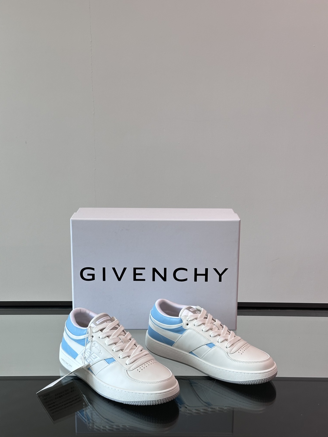 Gv *y～全新GIV 1男士低帮休闲板鞋，进口头层牛皮面料，透气舒适，舌压印4G LOGO刺绣，上脚效
