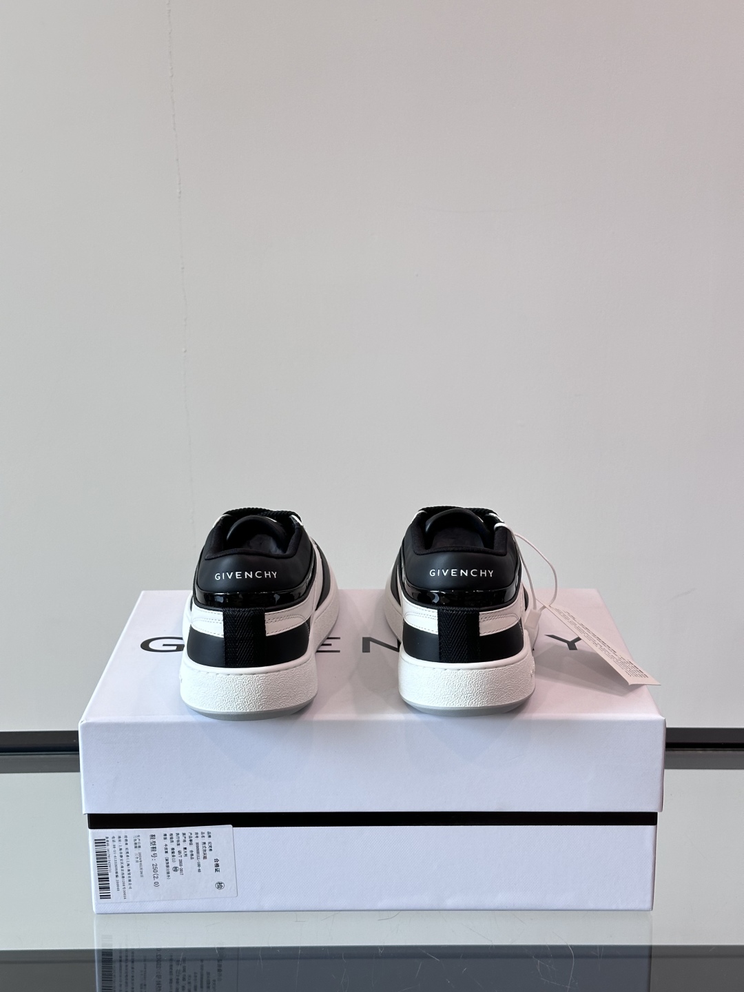 Gv *y～全新GIV 1男士低帮休闲板鞋，进口头层牛皮面料，透气舒适，舌压印4G LOGO刺绣，上脚效