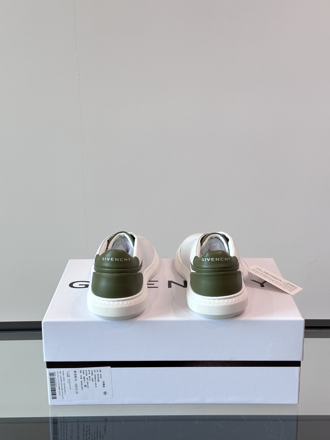 GIVENCHY/纪梵希 新款系带LOGO City运动鞋，简约时尚小白鞋，小牛皮拼接翻绒面皮革鞋面，鞋