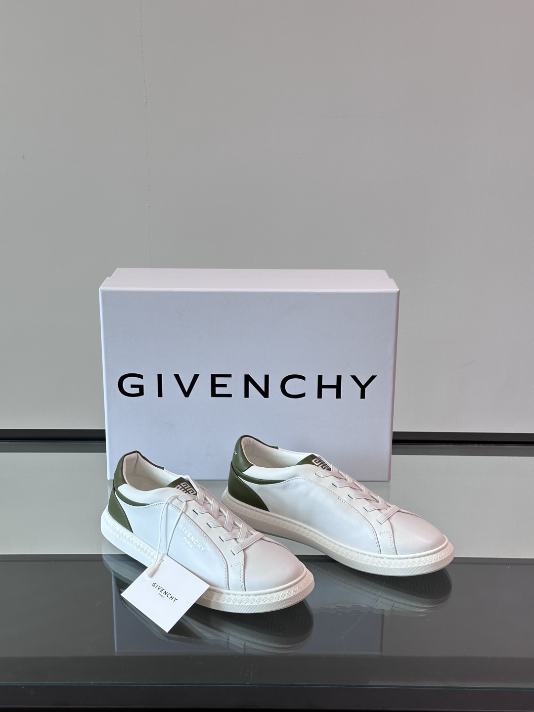 GIVENCHY/纪梵希 新款系带LOGO City运动鞋，简约时尚小白鞋，小牛皮拼接翻绒面皮革鞋面，鞋