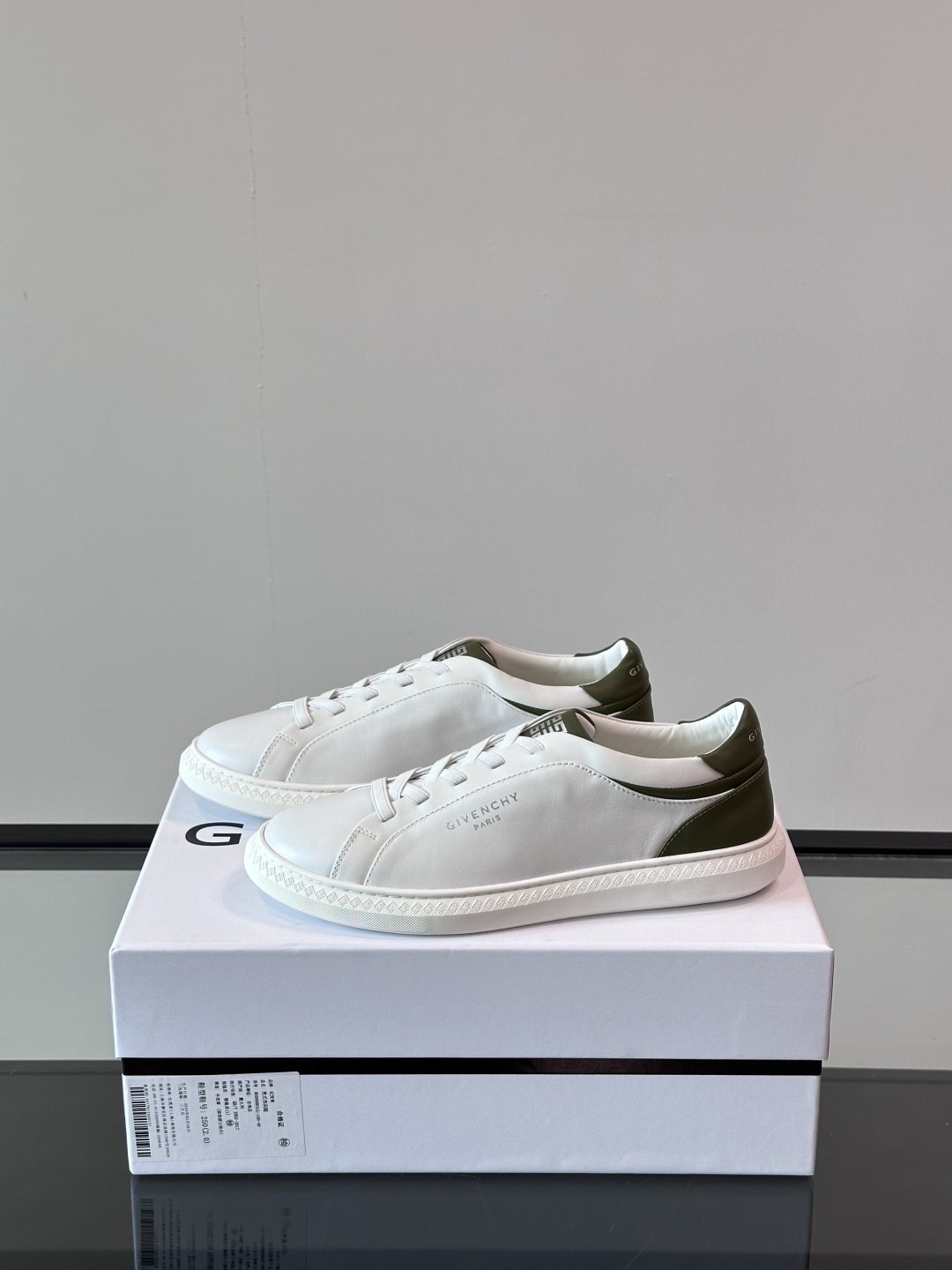 GIVENCHY/纪梵希 新款系带LOGO City运动鞋，简约时尚小白鞋，小牛皮拼接翻绒面皮革鞋面，鞋