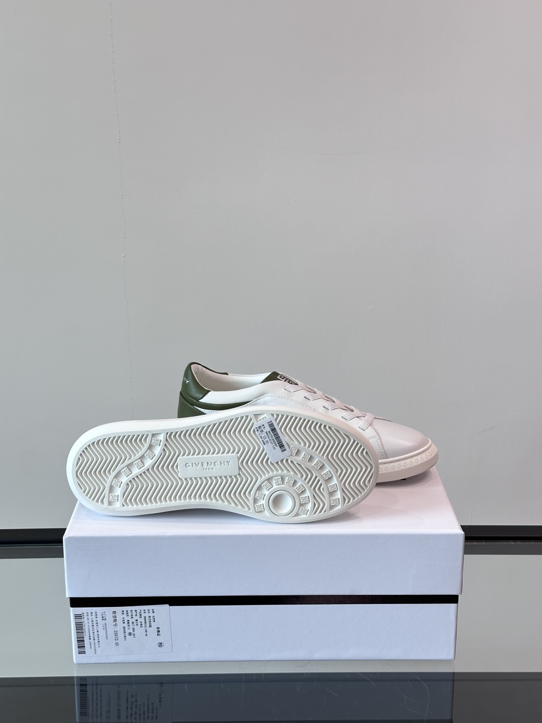 GIVENCHY/纪梵希 新款系带LOGO City运动鞋，简约时尚小白鞋，小牛皮拼接翻绒面皮革鞋面，鞋