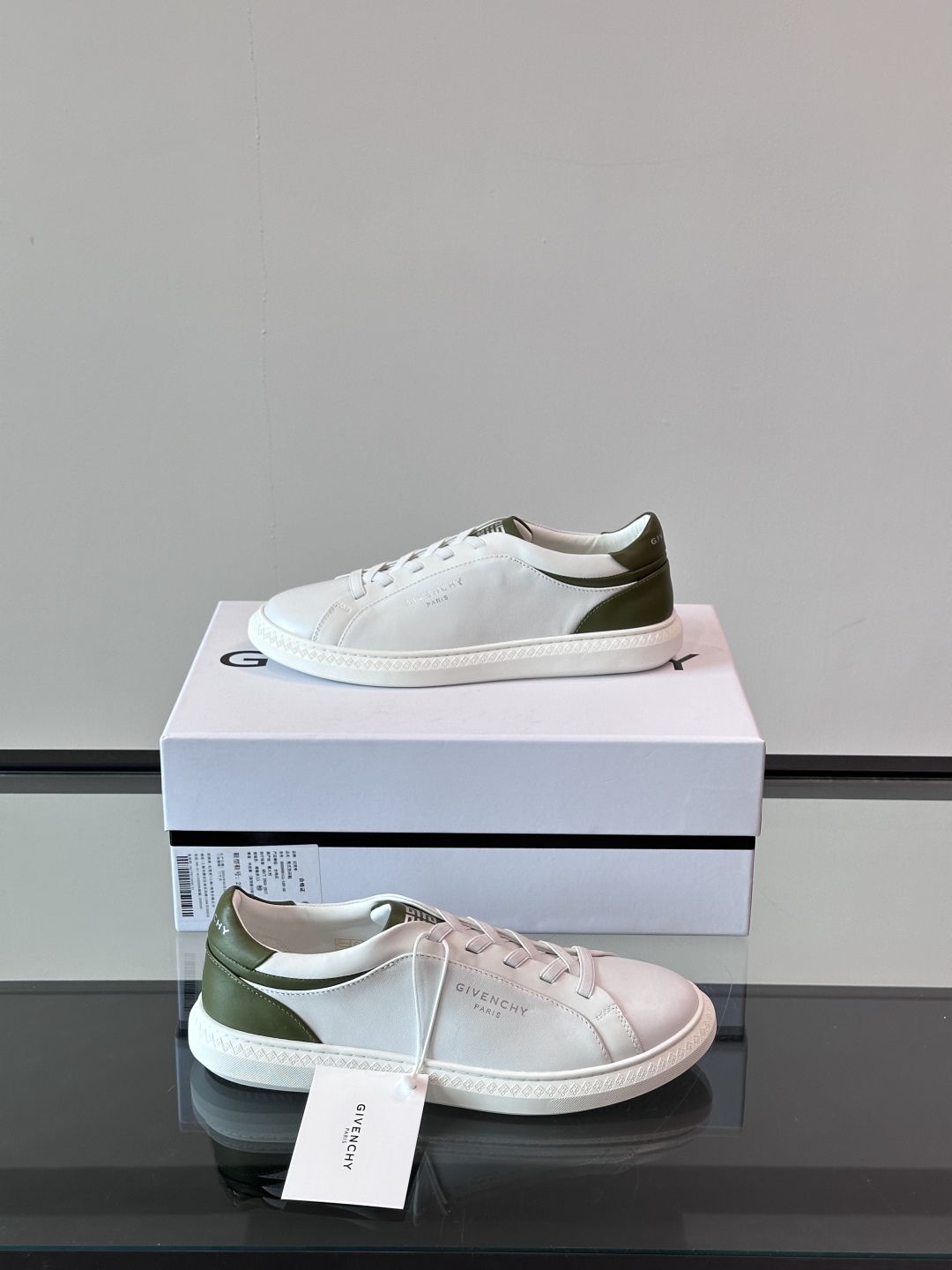 GIVENCHY/纪梵希 新款系带LOGO City运动鞋，简约时尚小白鞋，小牛皮拼接翻绒面皮革鞋面，鞋