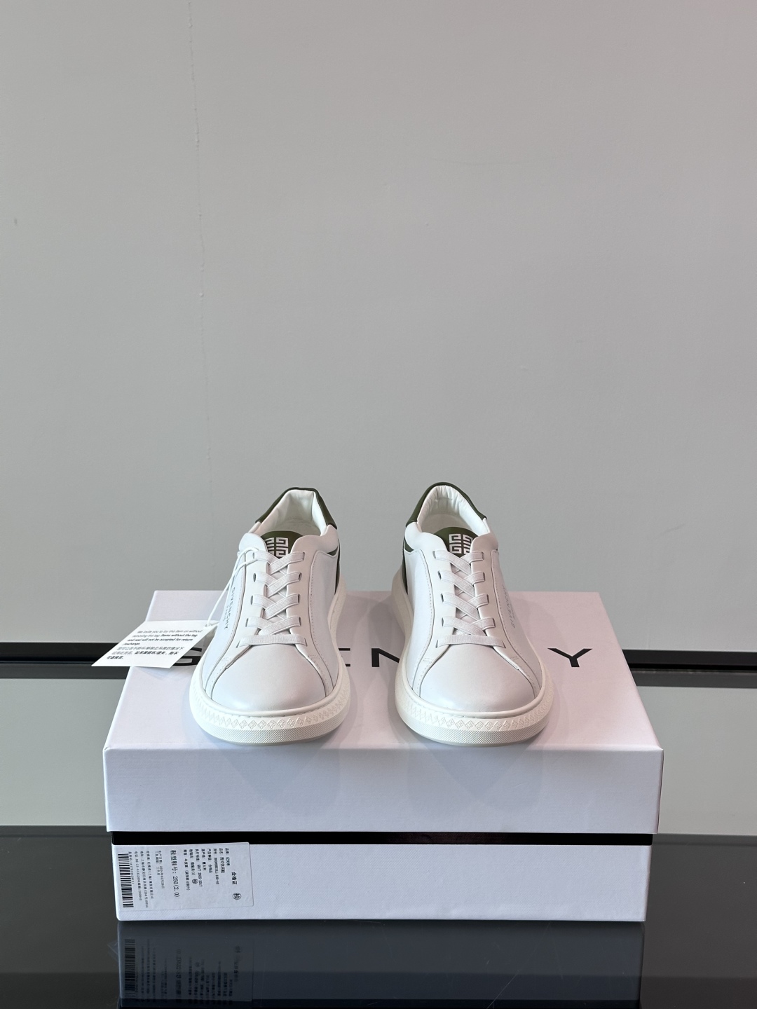 GIVENCHY/纪梵希 新款系带LOGO City运动鞋，简约时尚小白鞋，小牛皮拼接翻绒面皮革鞋面，鞋