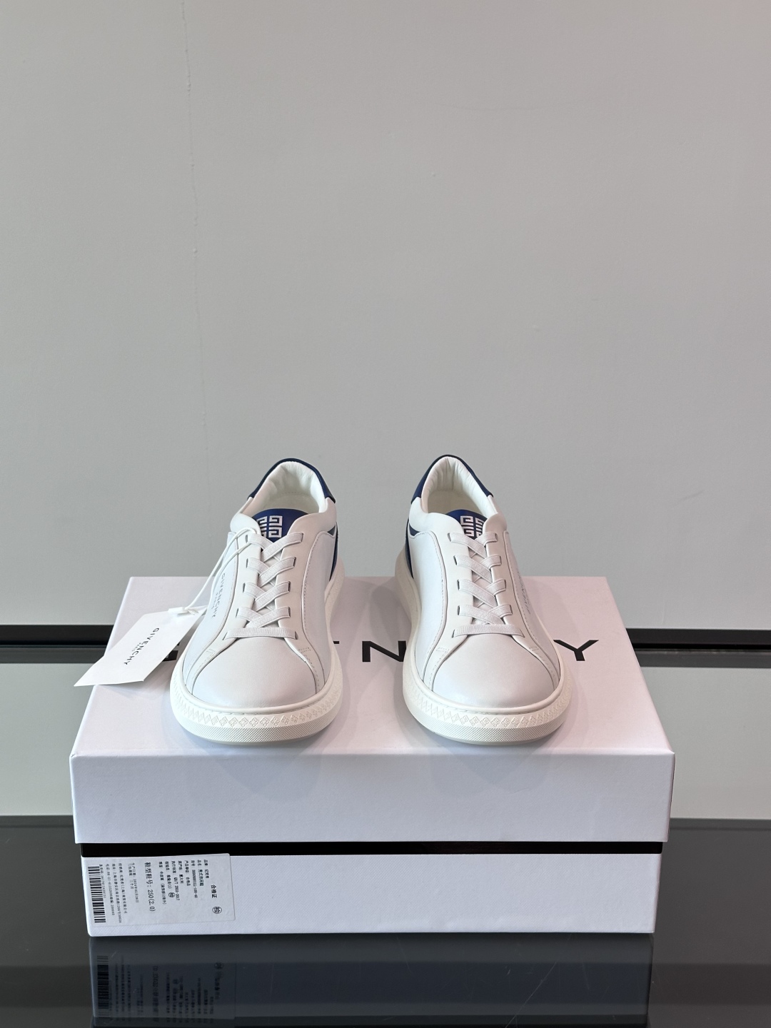 GIVENCHY/纪梵希 新款系带LOGO City运动鞋，简约时尚小白鞋，小牛皮拼接翻绒面皮革鞋面，鞋