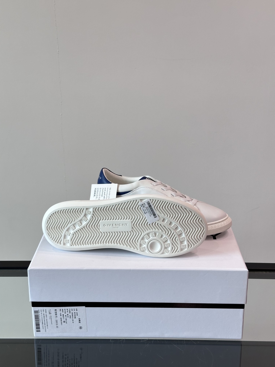 GIVENCHY/纪梵希 新款系带LOGO City运动鞋，简约时尚小白鞋，小牛皮拼接翻绒面皮革鞋面，鞋