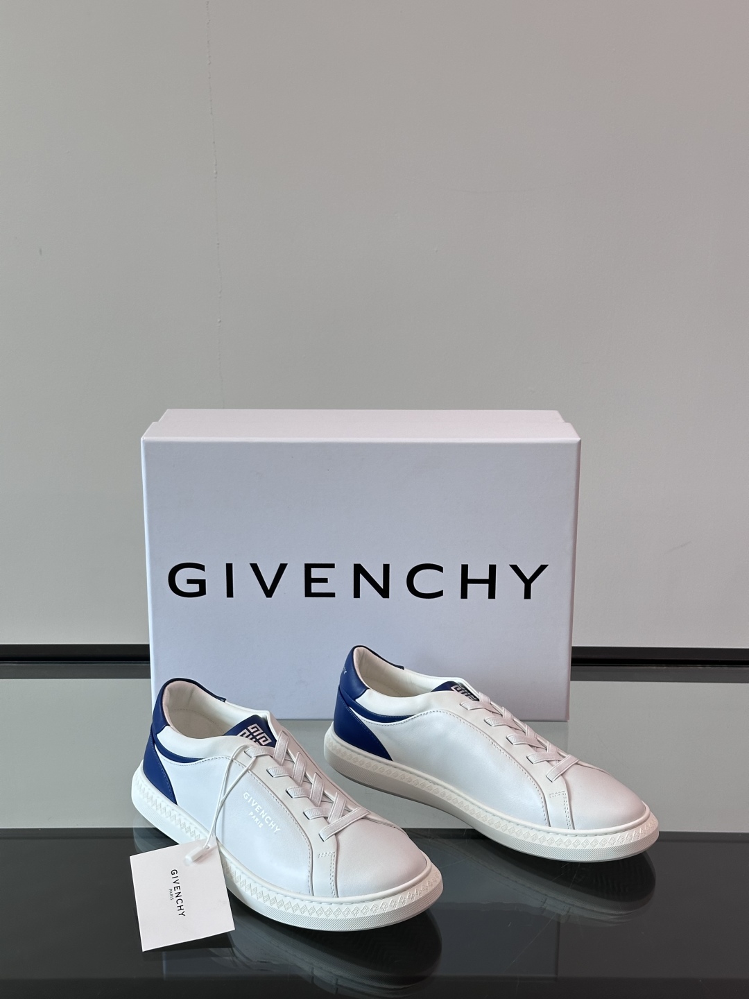 GIVENCHY/纪梵希 新款系带LOGO City运动鞋，简约时尚小白鞋，小牛皮拼接翻绒面皮革鞋面，鞋