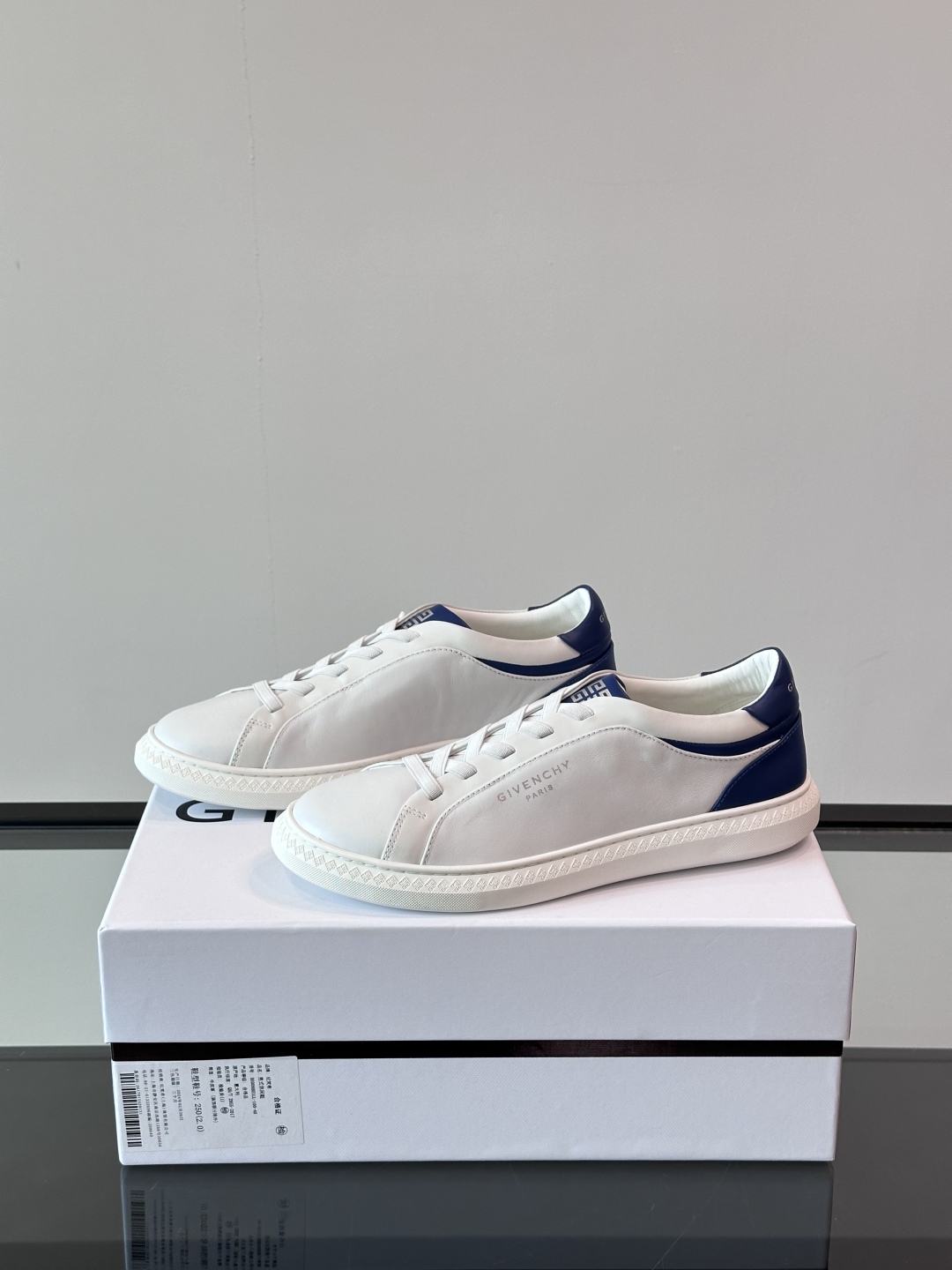 GIVENCHY/纪梵希 新款系带LOGO City运动鞋，简约时尚小白鞋，小牛皮拼接翻绒面皮革鞋面，鞋