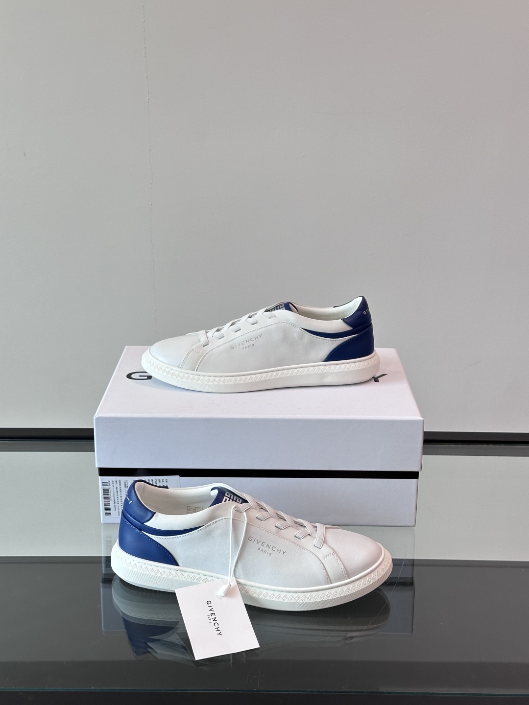 GIVENCHY/纪梵希 新款系带LOGO City运动鞋，简约时尚小白鞋，小牛皮拼接翻绒面皮革鞋面，鞋