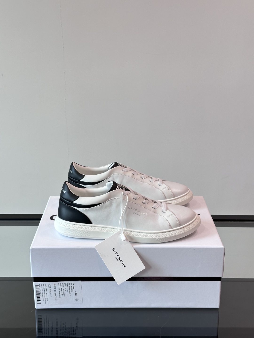 GIVENCHY/纪梵希 新款系带LOGO City运动鞋，简约时尚小白鞋，小牛皮拼接翻绒面皮革鞋面，鞋