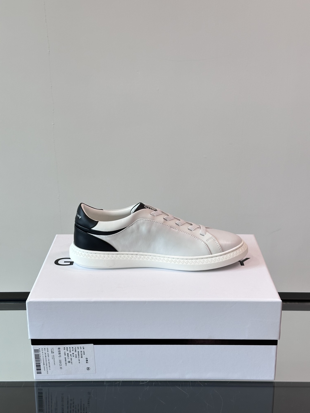 GIVENCHY/纪梵希 新款系带LOGO City运动鞋，简约时尚小白鞋，小牛皮拼接翻绒面皮革鞋面，鞋