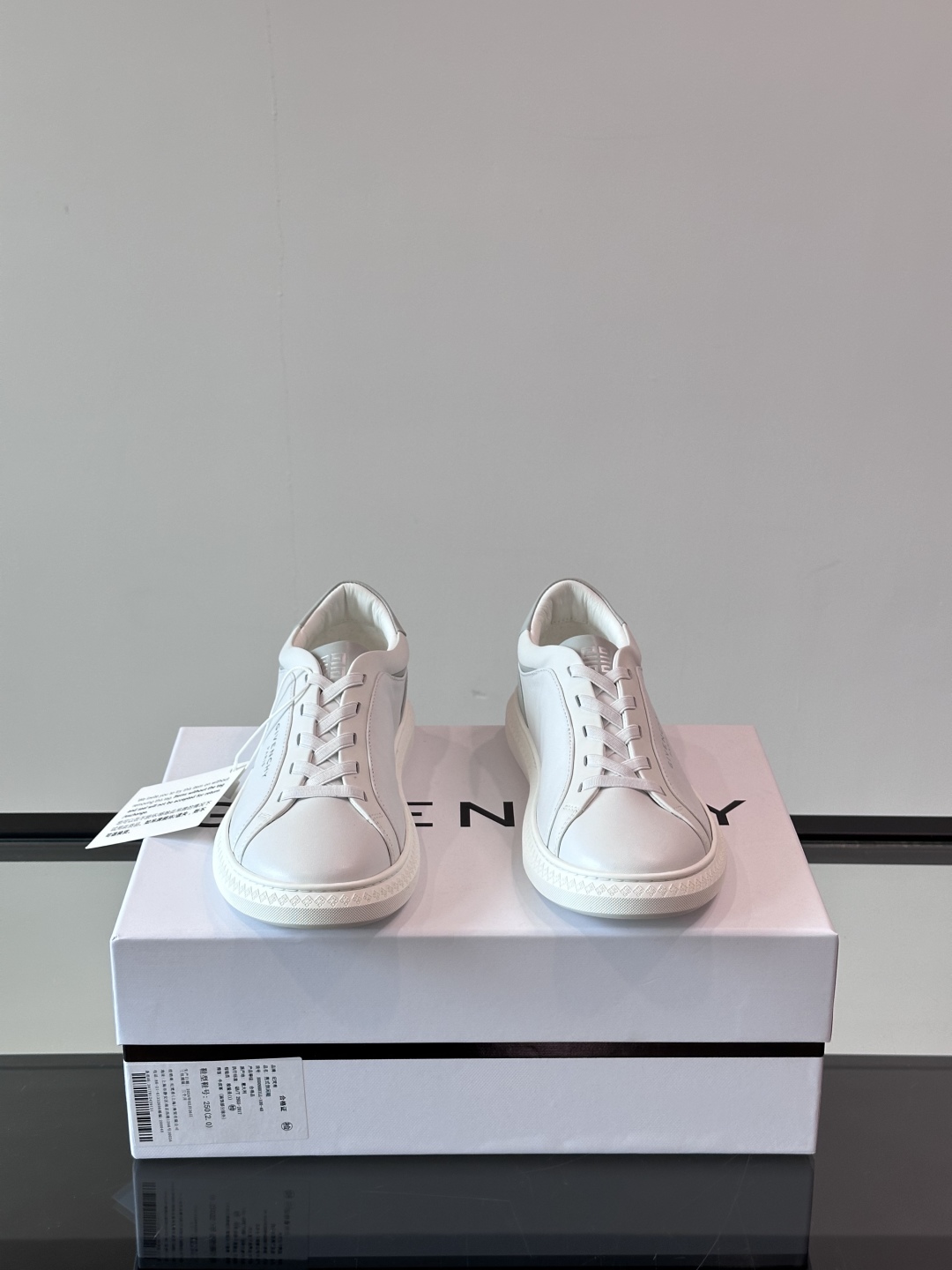 GIVENCHY/纪梵希 新款系带LOGO City运动鞋，简约时尚小白鞋，小牛皮拼接翻绒面皮革鞋面，鞋